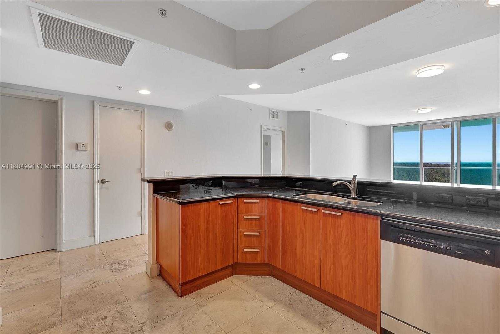 Small Image of 14951 ROYAL OAKS LN #1406, North Miami Number 16
