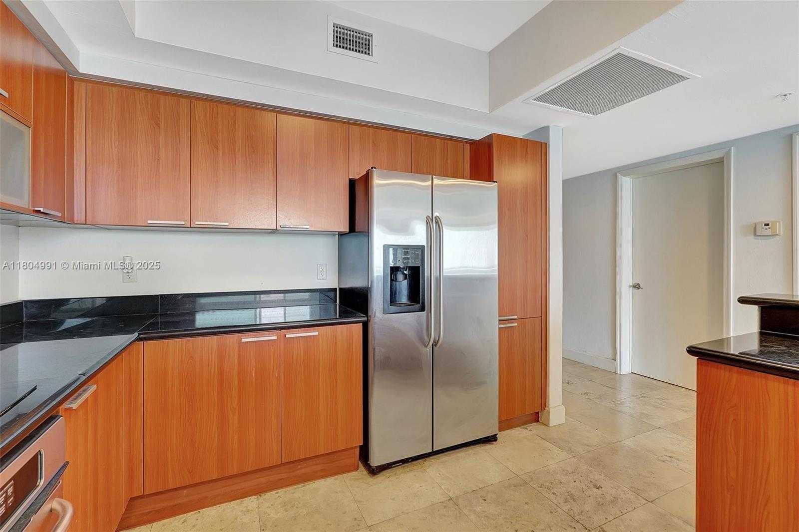 Small Image of 14951 ROYAL OAKS LN #1406, North Miami Number 17