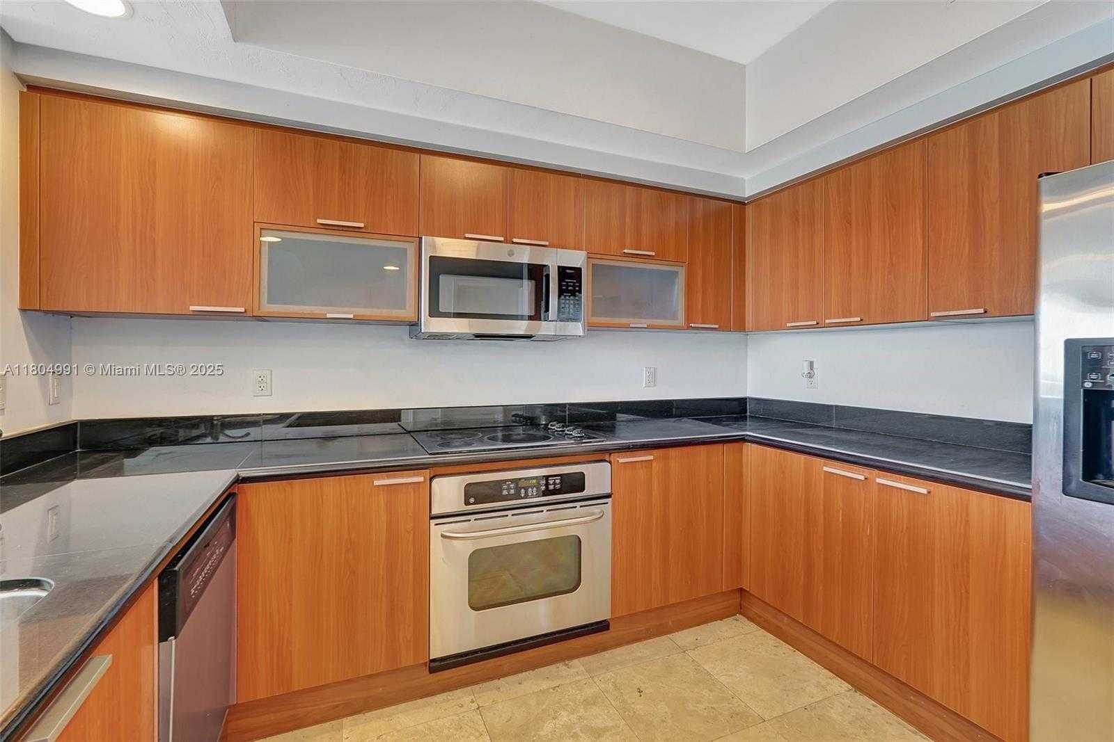 Small Image of 14951 ROYAL OAKS LN #1406, North Miami Number 18