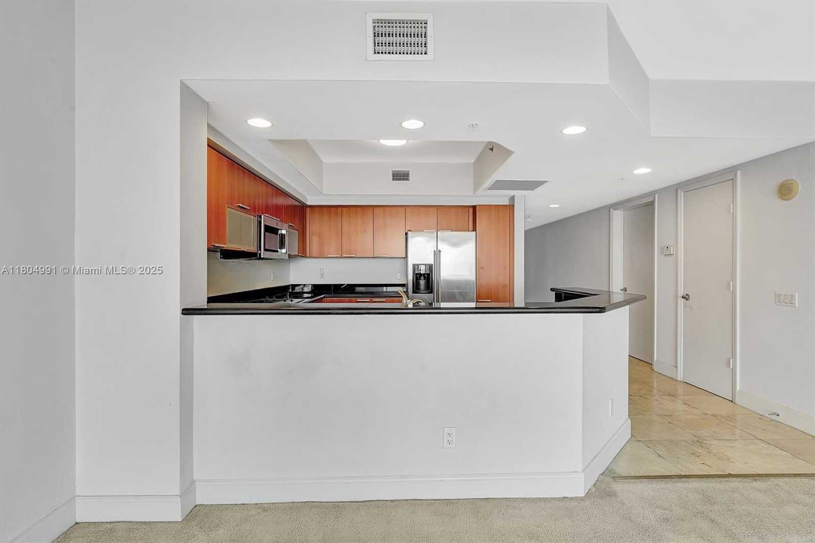 Small Image of 14951 ROYAL OAKS LN #1406, North Miami Number 20