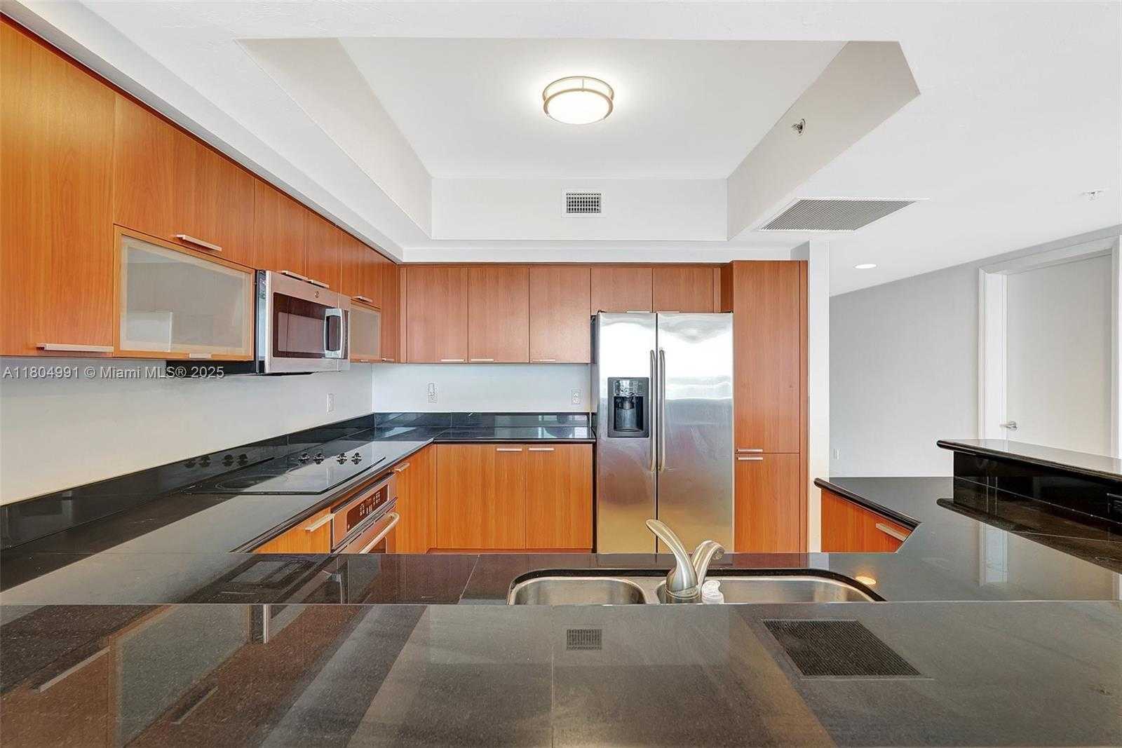 Small Image of 14951 ROYAL OAKS LN #1406, North Miami Number 21
