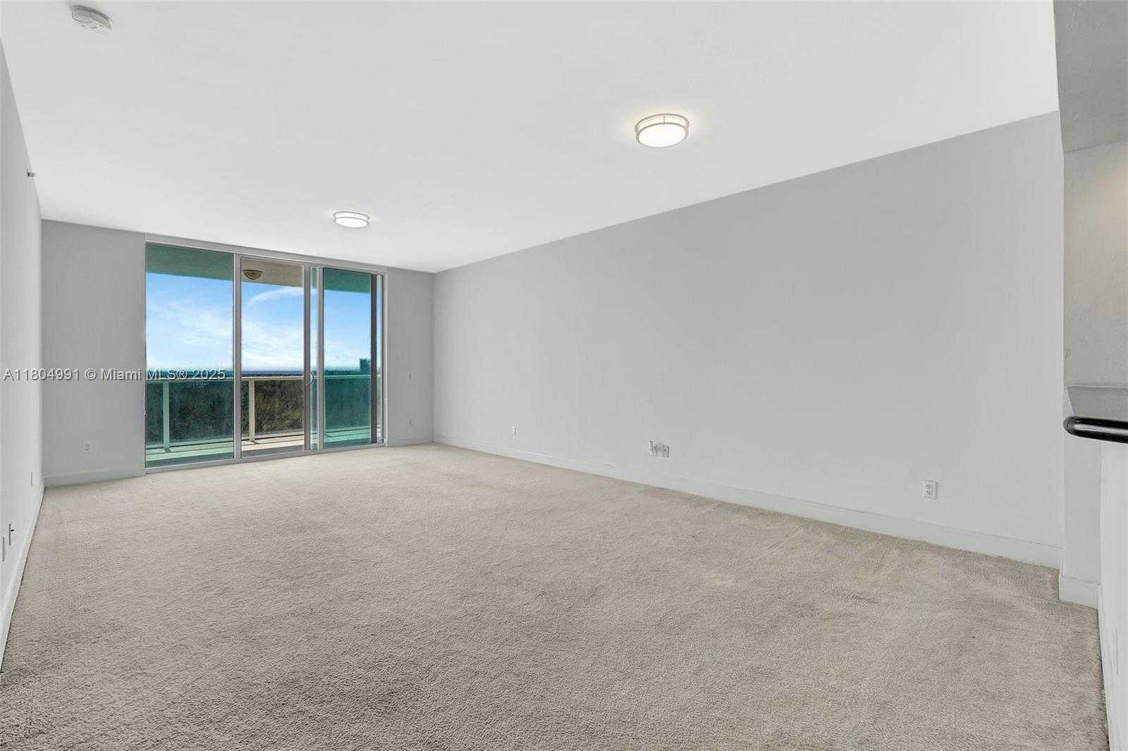 Small Image of 14951 ROYAL OAKS LN #1406, North Miami Number 22
