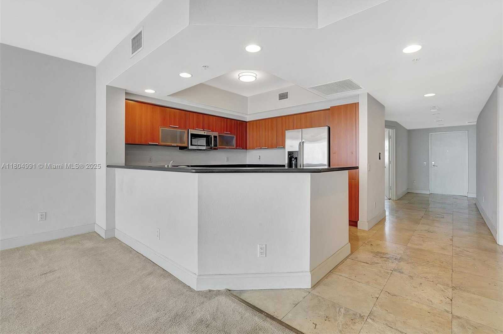 Small Image of 14951 ROYAL OAKS LN #1406, North Miami Number 23