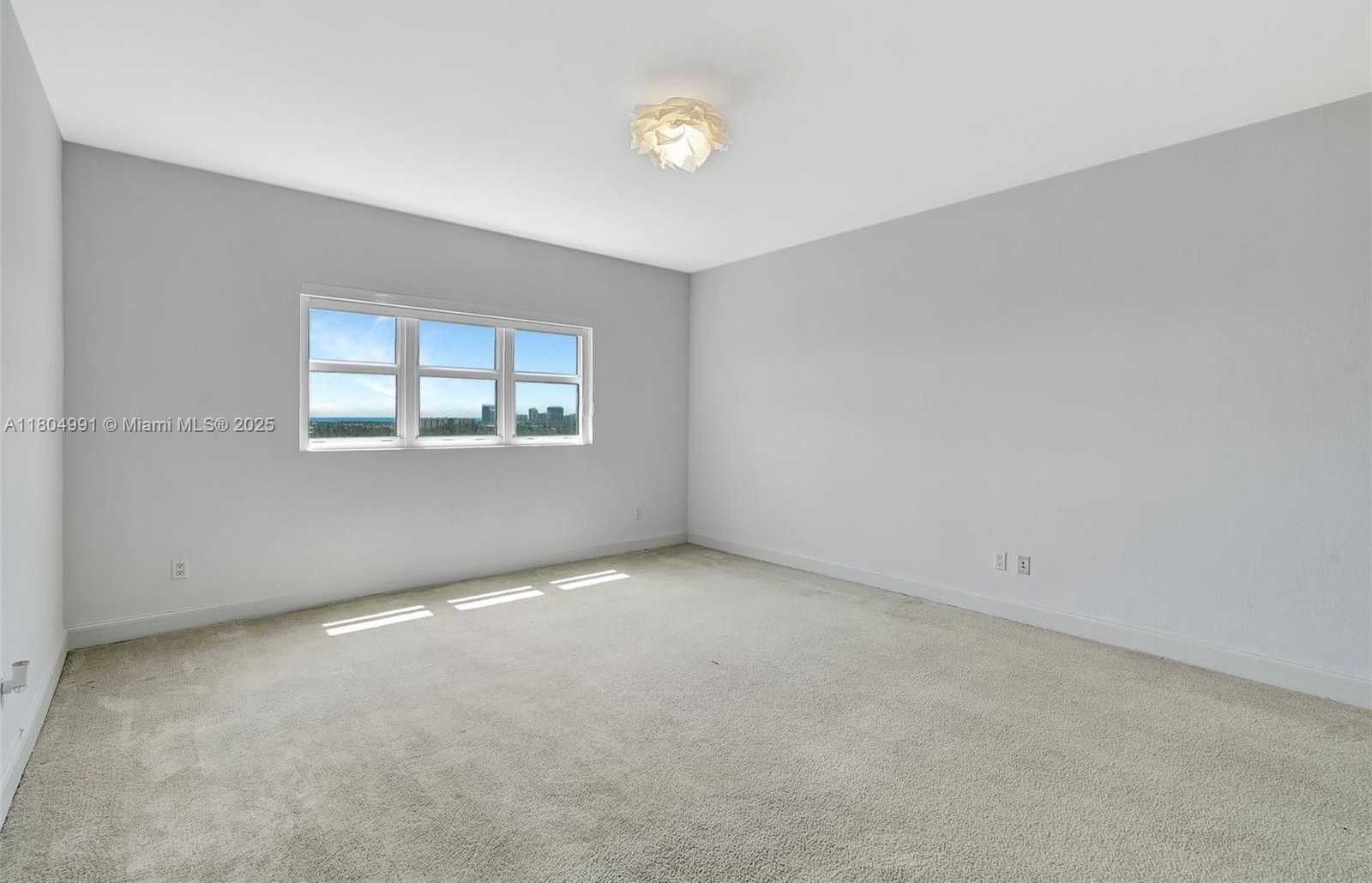 Small Image of 14951 ROYAL OAKS LN #1406, North Miami Number 31