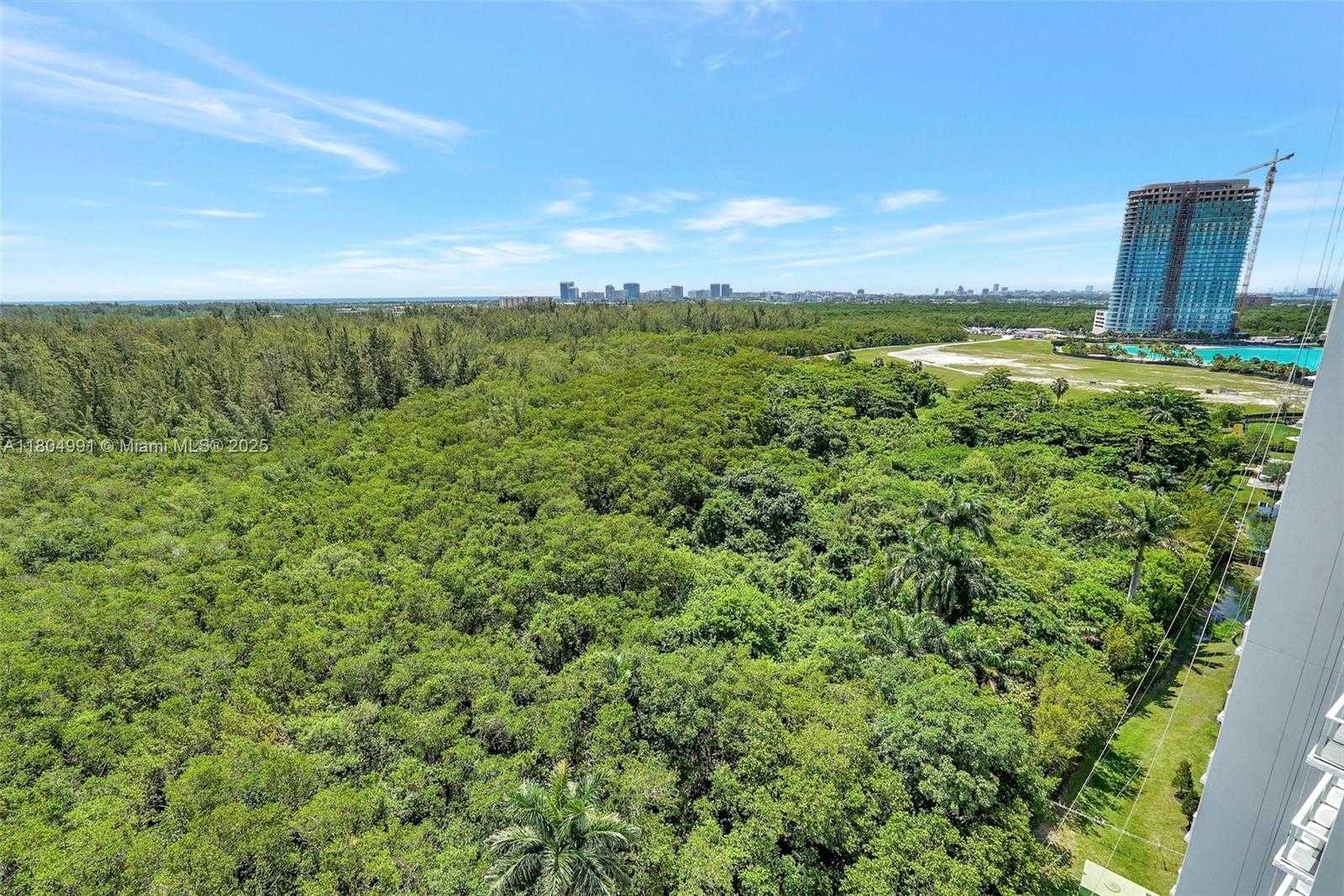 Small Image of 14951 ROYAL OAKS LN #1406, North Miami Number 38