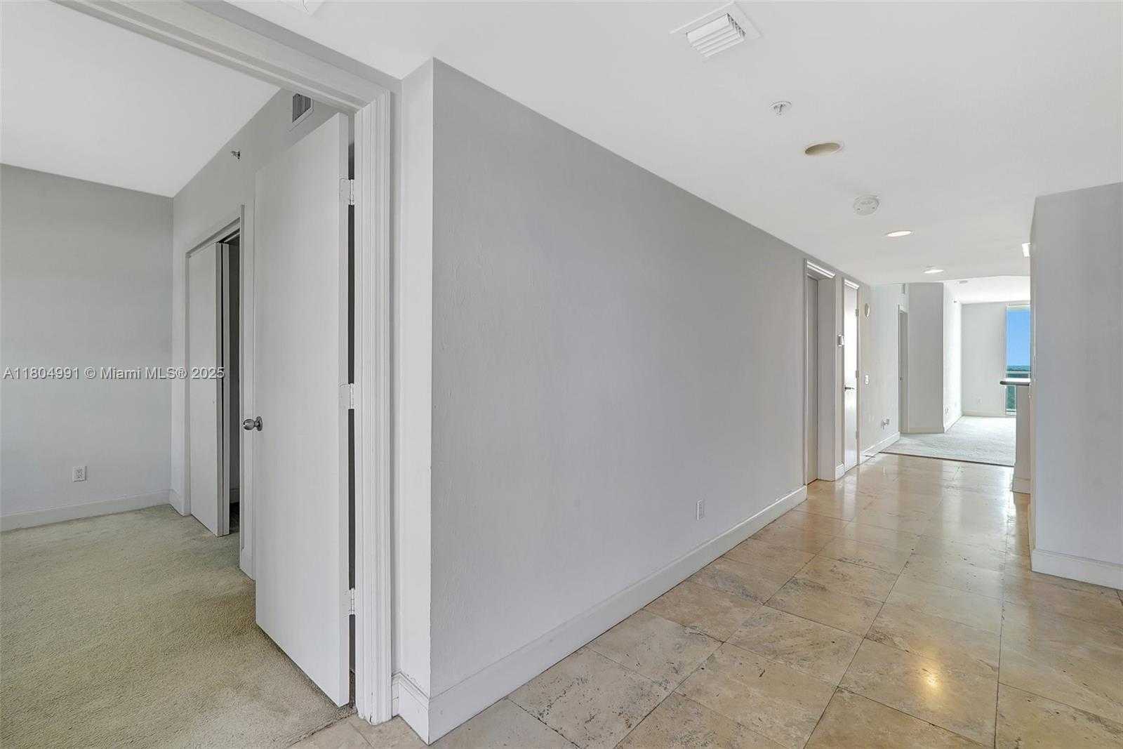 Small Image of 14951 ROYAL OAKS LN #1406, North Miami Number 4