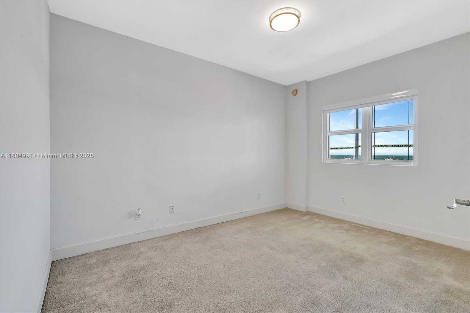 Small Image of 14951 ROYAL OAKS LN #1406, North Miami Number 40