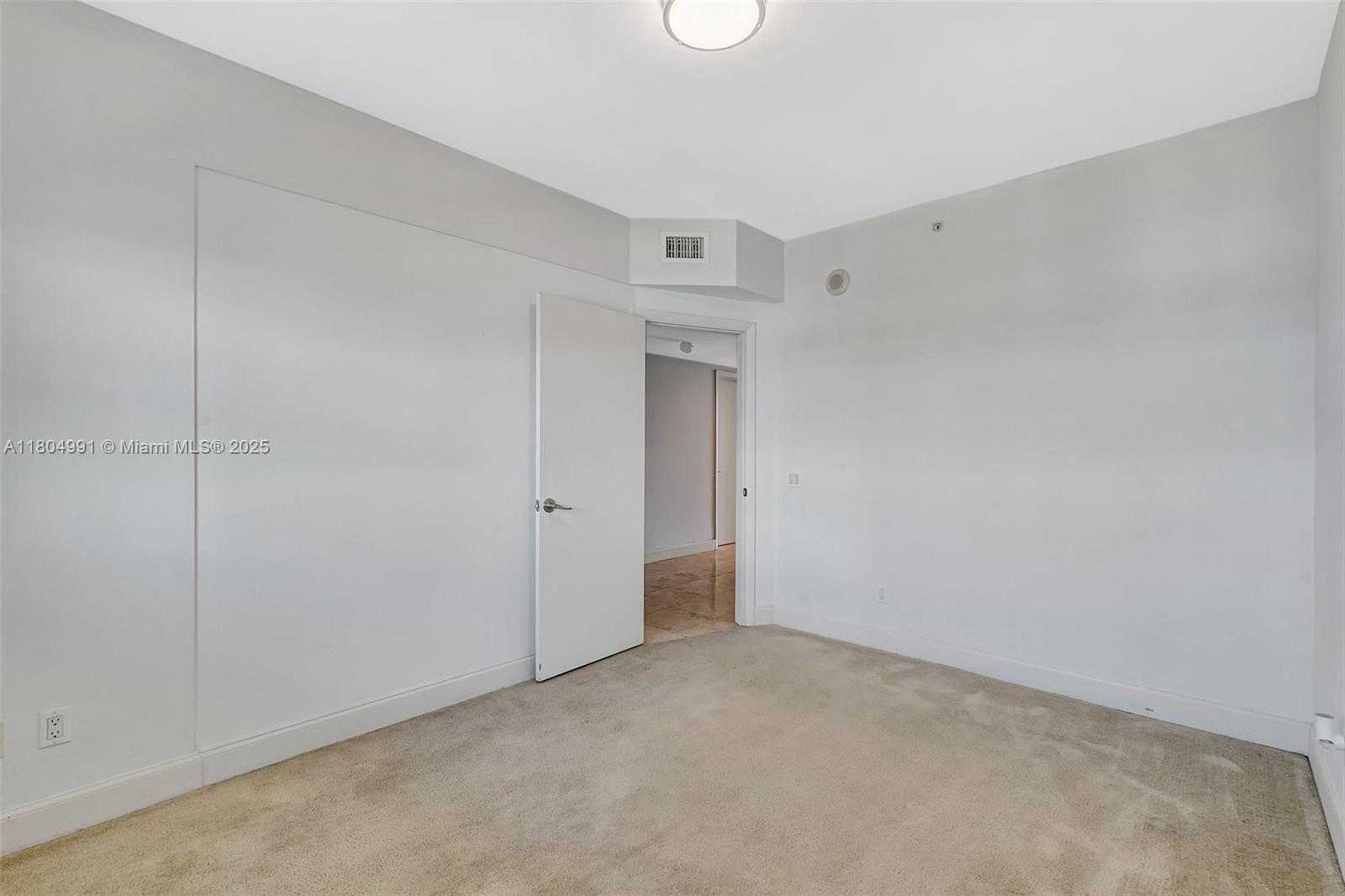 Small Image of 14951 ROYAL OAKS LN #1406, North Miami Number 41