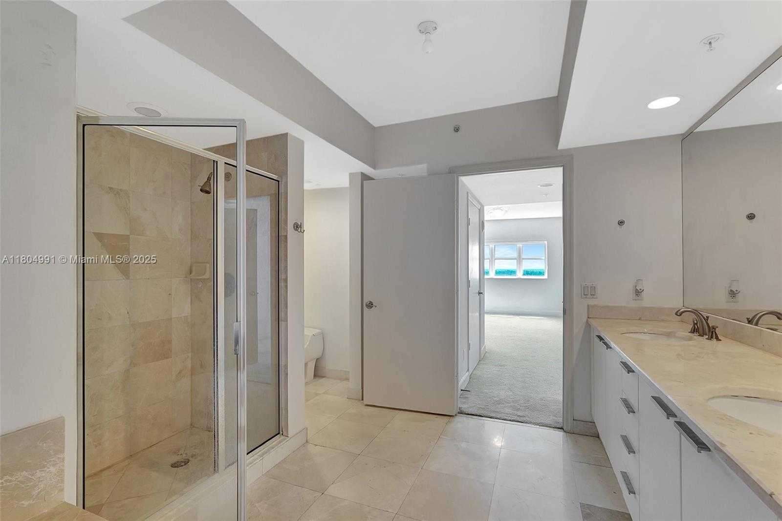 Small Image of 14951 ROYAL OAKS LN #1406, North Miami Number 43