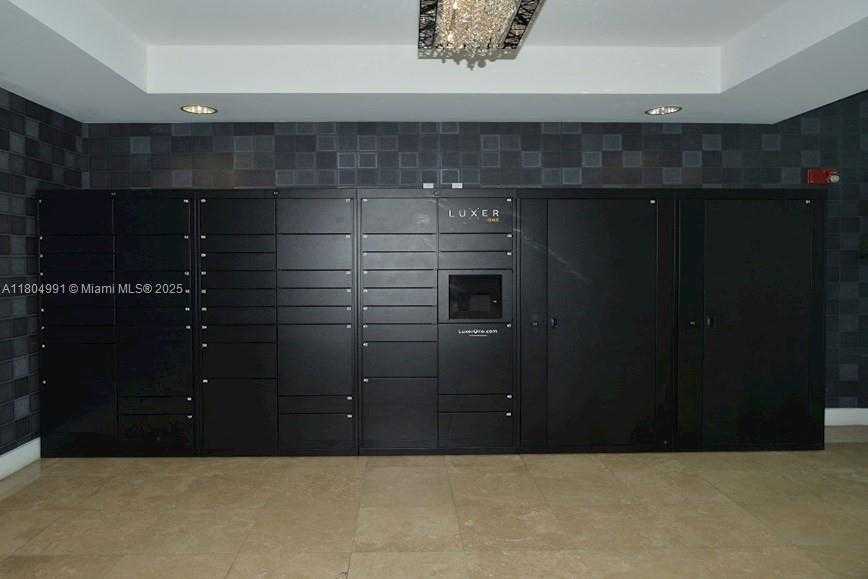 Small Image of 14951 ROYAL OAKS LN #1406, North Miami Number 46