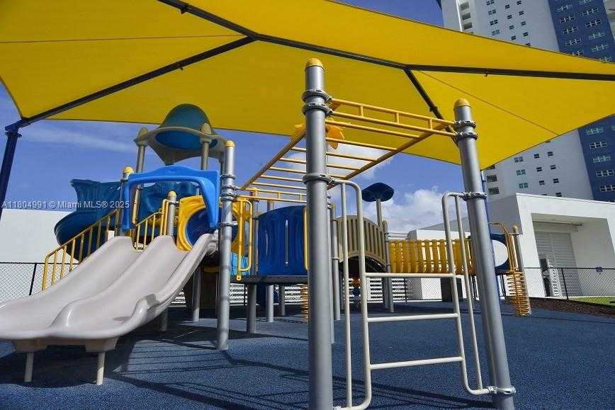 Small Image of 14951 ROYAL OAKS LN #1406, North Miami Number 58
