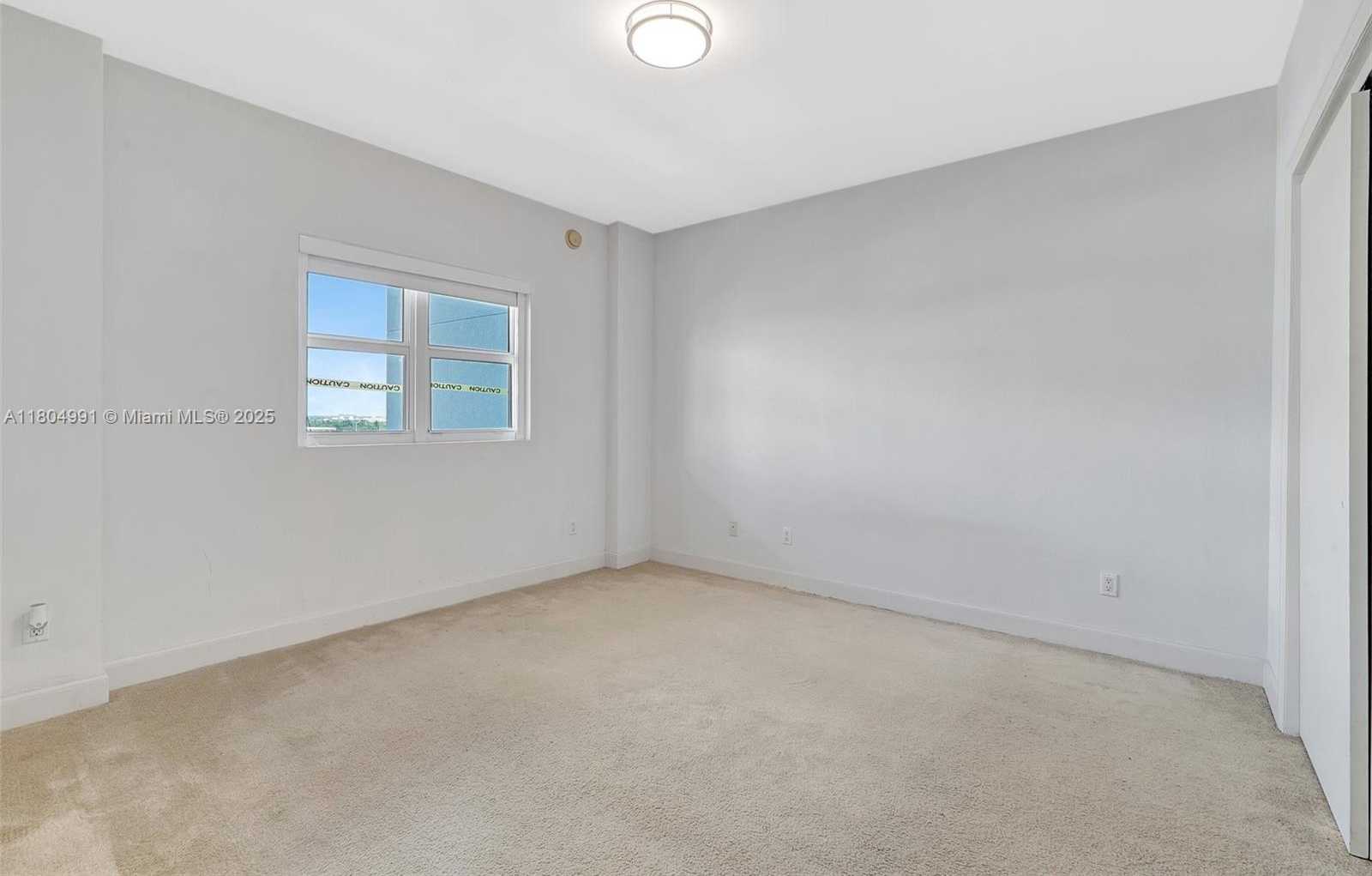 Small Image of 14951 ROYAL OAKS LN #1406, North Miami Number 8
