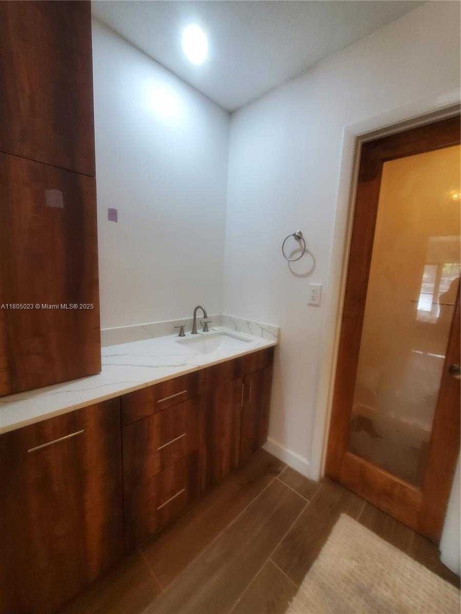 Small Image of 8350 DUNDEE TER, Miami Lakes Number 17