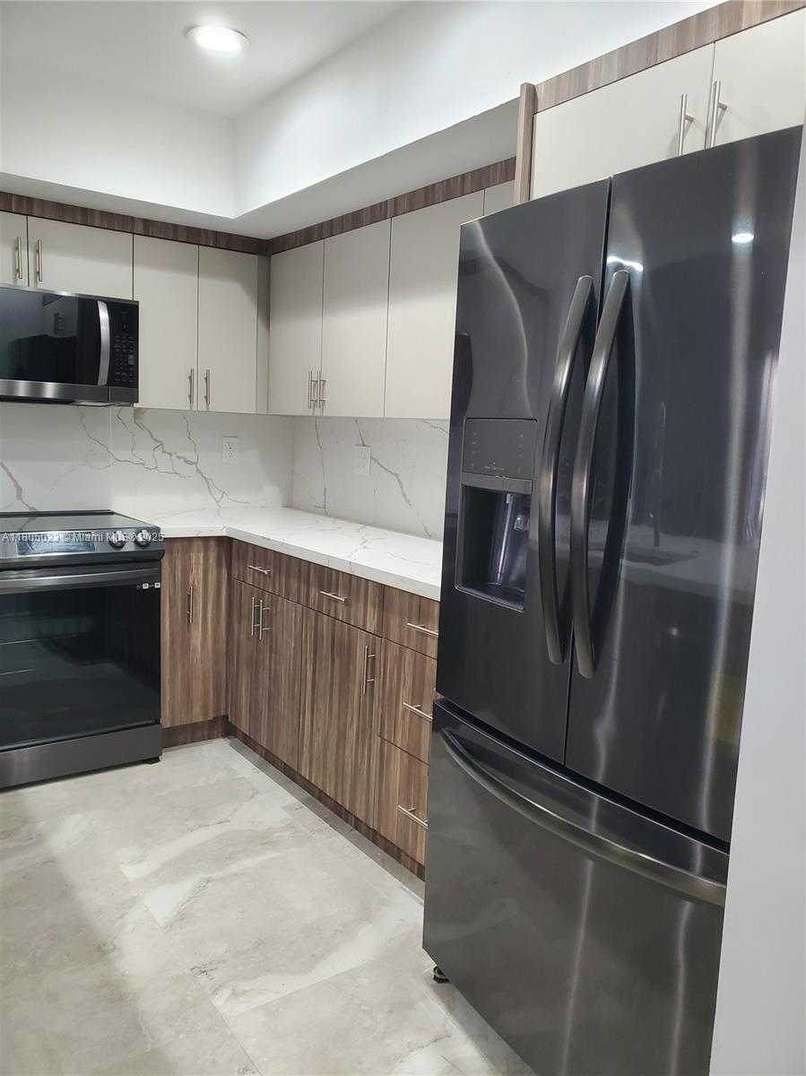 Small Image of 8350 DUNDEE TER, Miami Lakes Number 35