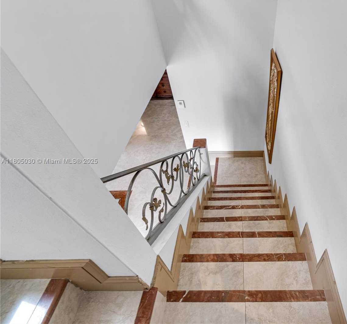 Small Image of 214 POINCIANA DR #204, Sunny Isles Beach Number 17