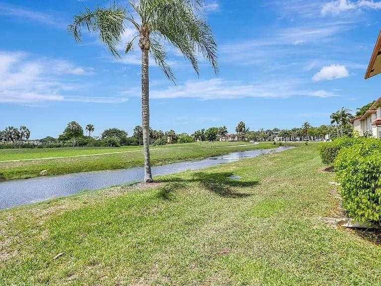 Small Image of 3011 HOLIDAY SPRINGS BLVD #102, Margate Number 26
