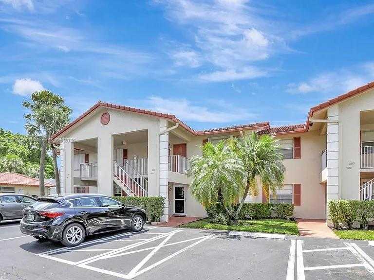 Small Image of 3011 HOLIDAY SPRINGS BLVD #102, Margate Number 29