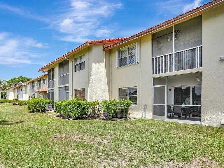 Small Image of 3011 HOLIDAY SPRINGS BLVD #102, Margate Number 30