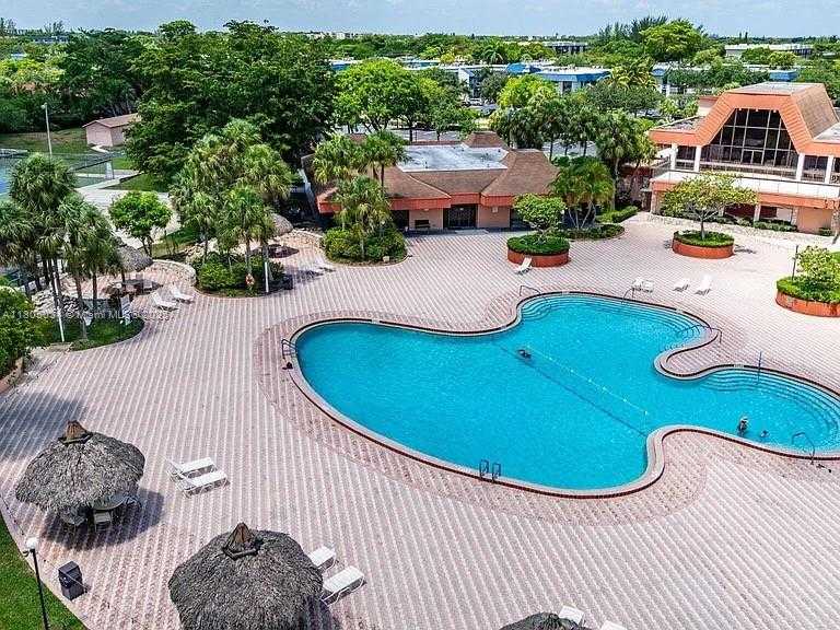 Small Image of 3011 HOLIDAY SPRINGS BLVD #102, Margate Number 37