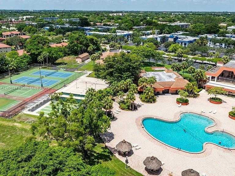 Small Image of 3011 HOLIDAY SPRINGS BLVD #102, Margate Number 38