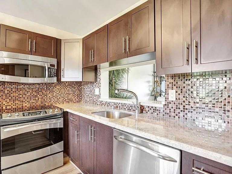 Small Image of 3011 HOLIDAY SPRINGS BLVD #102, Margate Number 7