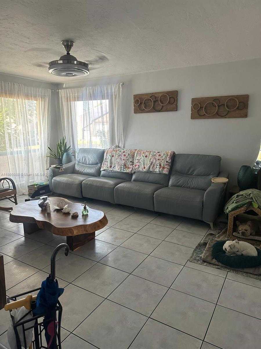 Small Image of 12261 SOUTH WEST 118TH TER, Miami Number 4