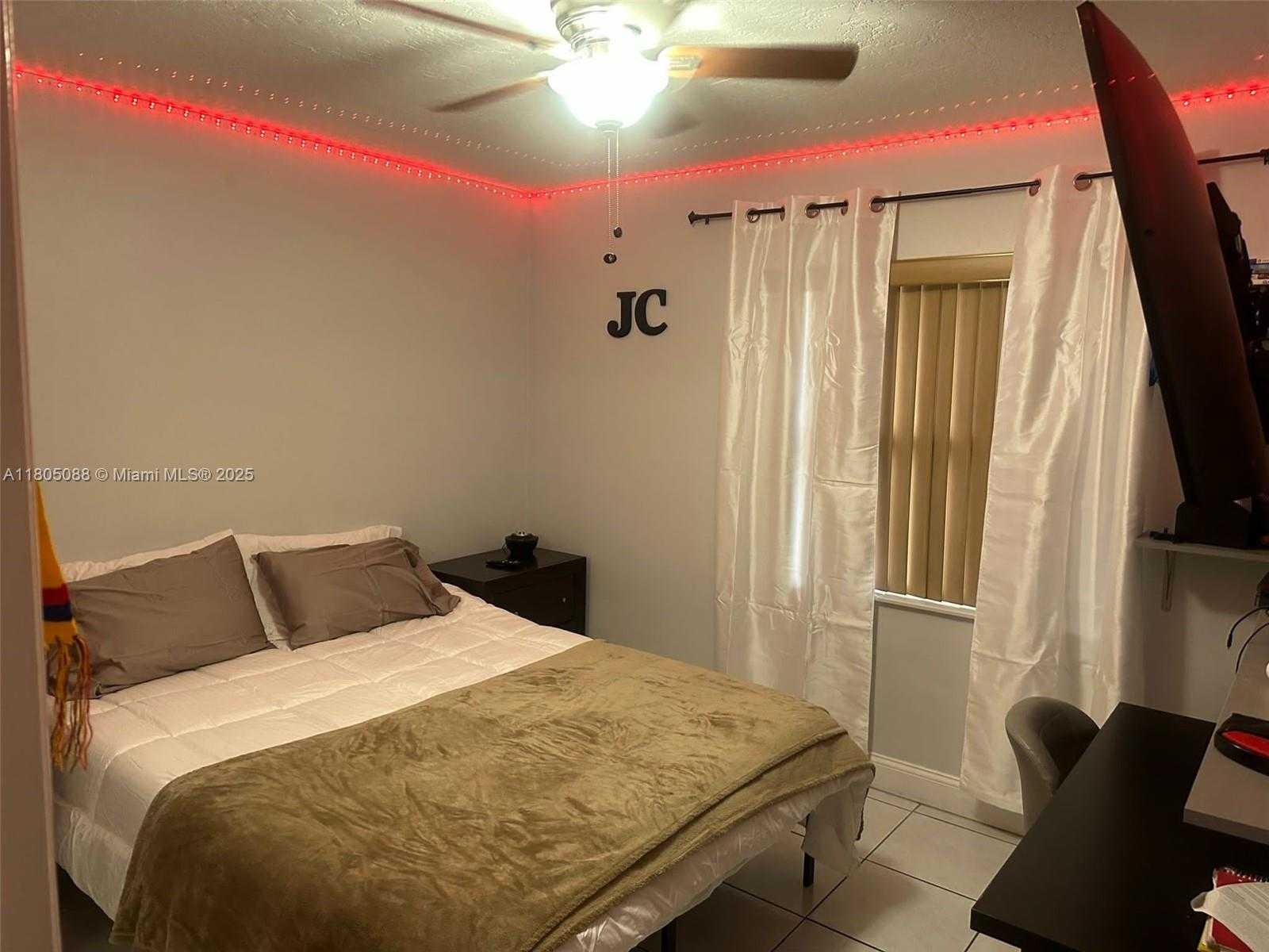Small Image of 12261 SOUTH WEST 118TH TER, Miami Number 8