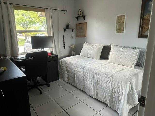 Small Image of 12261 SOUTH WEST 118TH TER, Miami Number 9