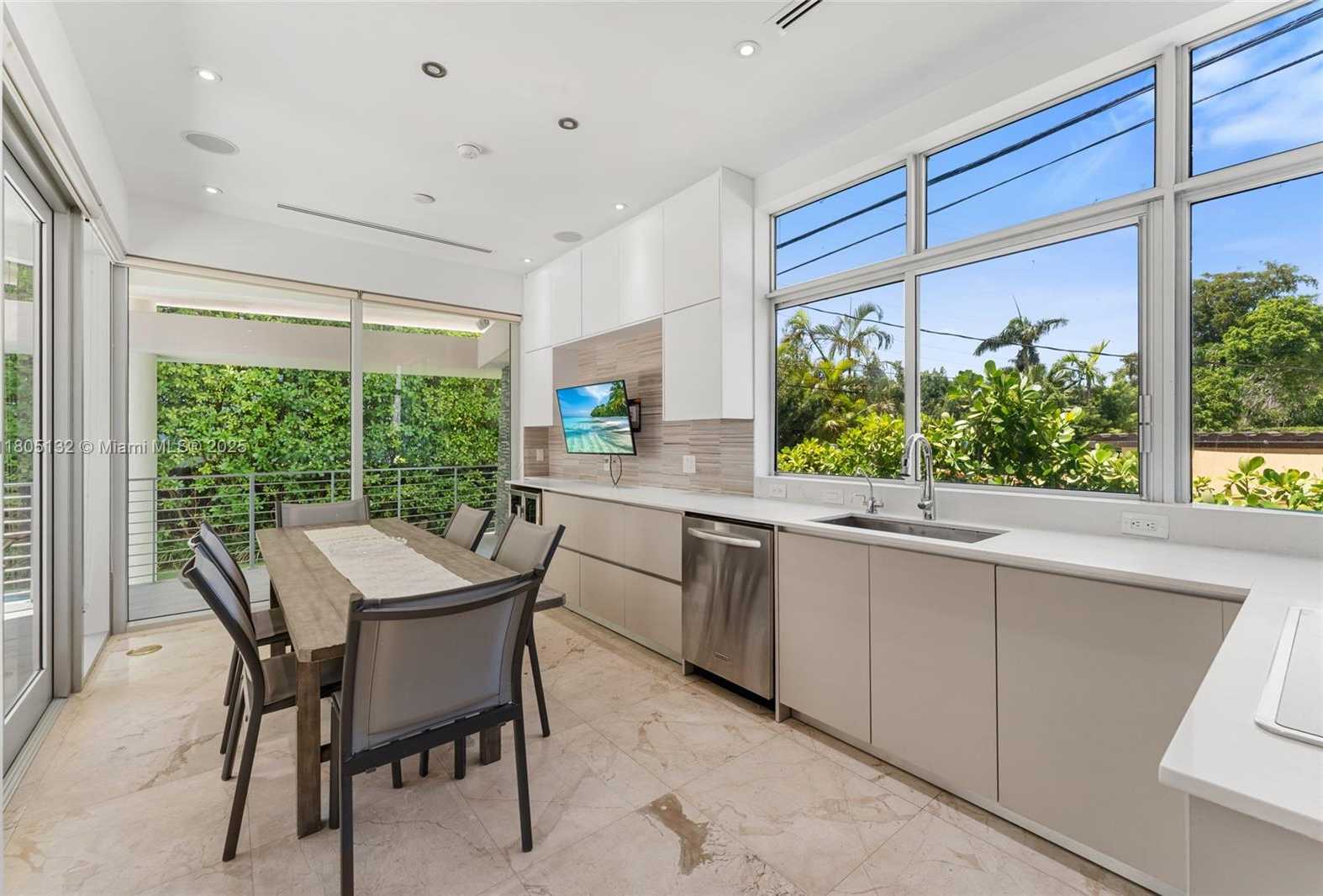 Small Image of 544 FERNWOOD RD #544, Key Biscayne Number 19