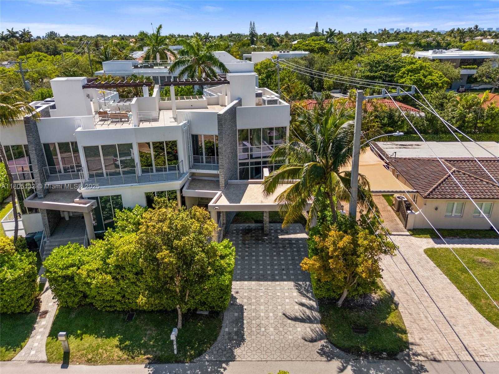 Small Image of 544 FERNWOOD RD #544, Key Biscayne Number 2