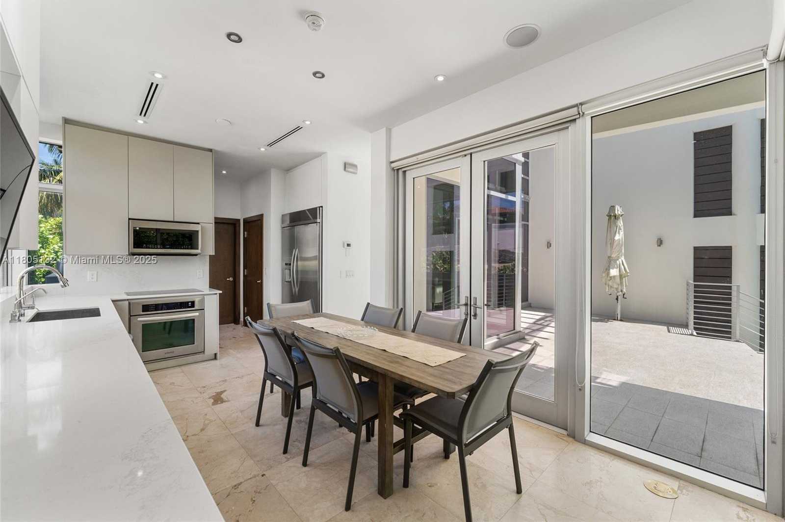 Small Image of 544 FERNWOOD RD #544, Key Biscayne Number 21