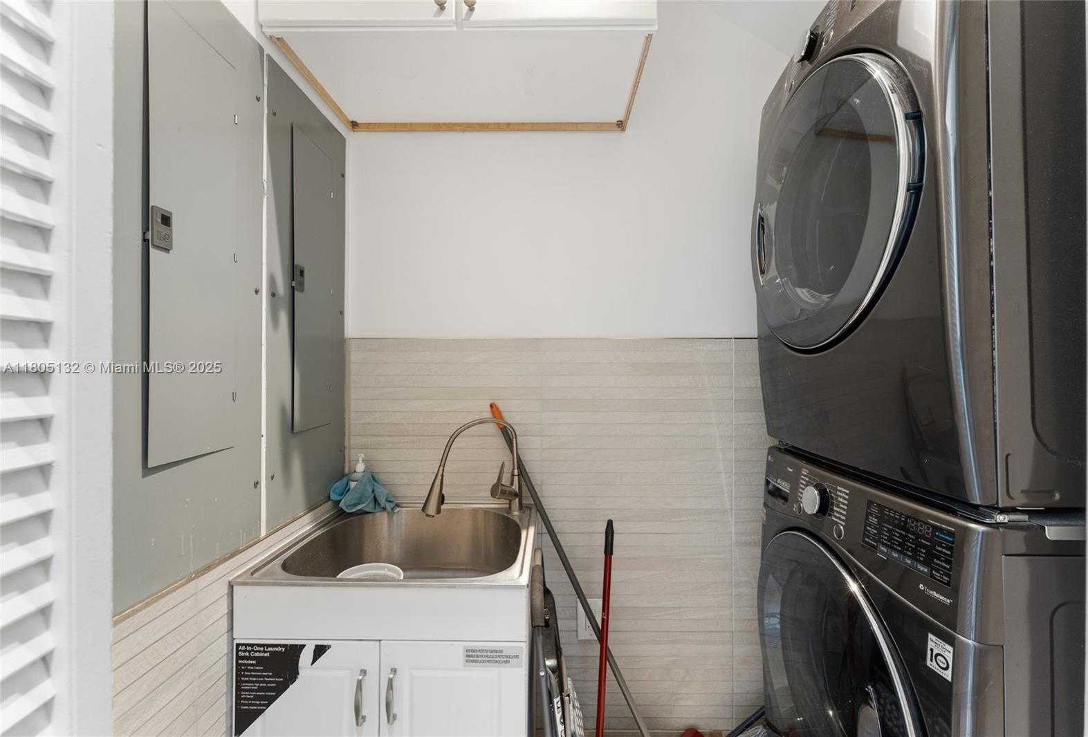 Small Image of 544 FERNWOOD RD #544, Key Biscayne Number 23