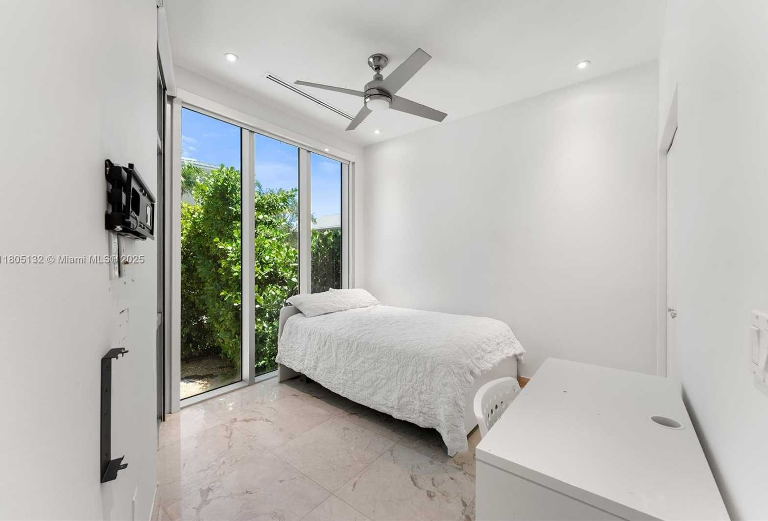 Small Image of 544 FERNWOOD RD #544, Key Biscayne Number 25