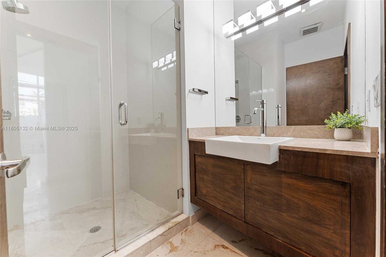 Small Image of 544 FERNWOOD RD #544, Key Biscayne Number 26