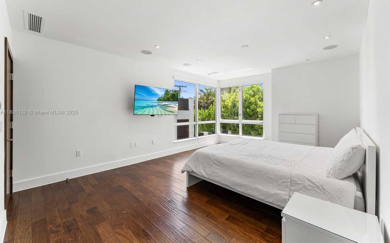 Small Image of 544 FERNWOOD RD #544, Key Biscayne Number 28