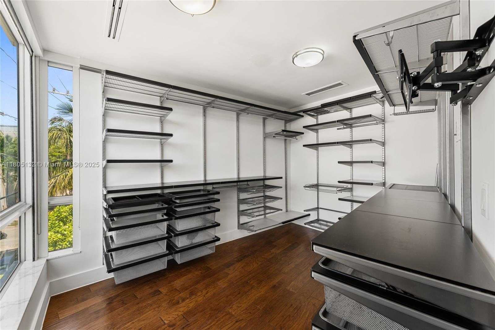 Small Image of 544 FERNWOOD RD #544, Key Biscayne Number 29