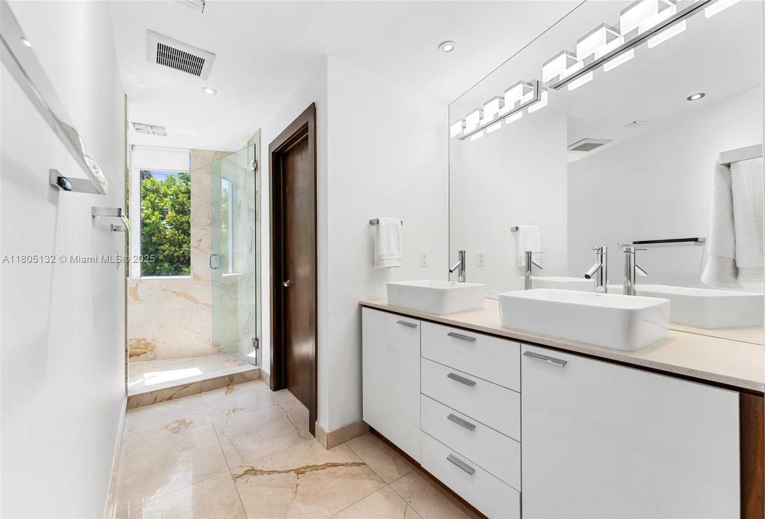 Small Image of 544 FERNWOOD RD #544, Key Biscayne Number 30