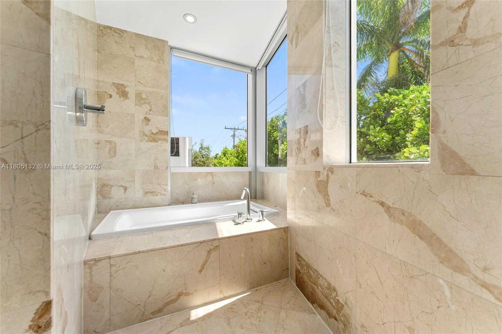 Small Image of 544 FERNWOOD RD #544, Key Biscayne Number 31