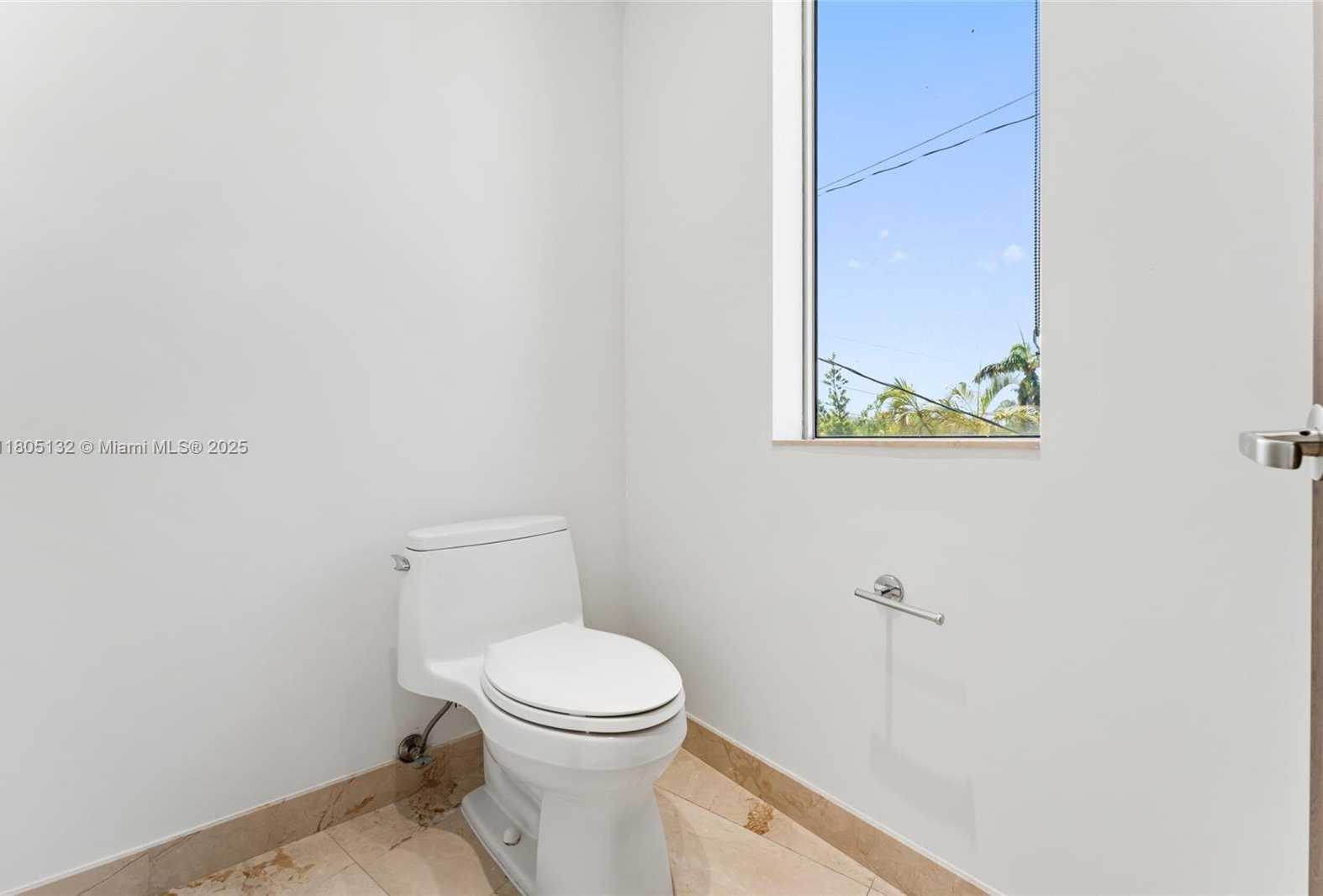 Small Image of 544 FERNWOOD RD #544, Key Biscayne Number 32