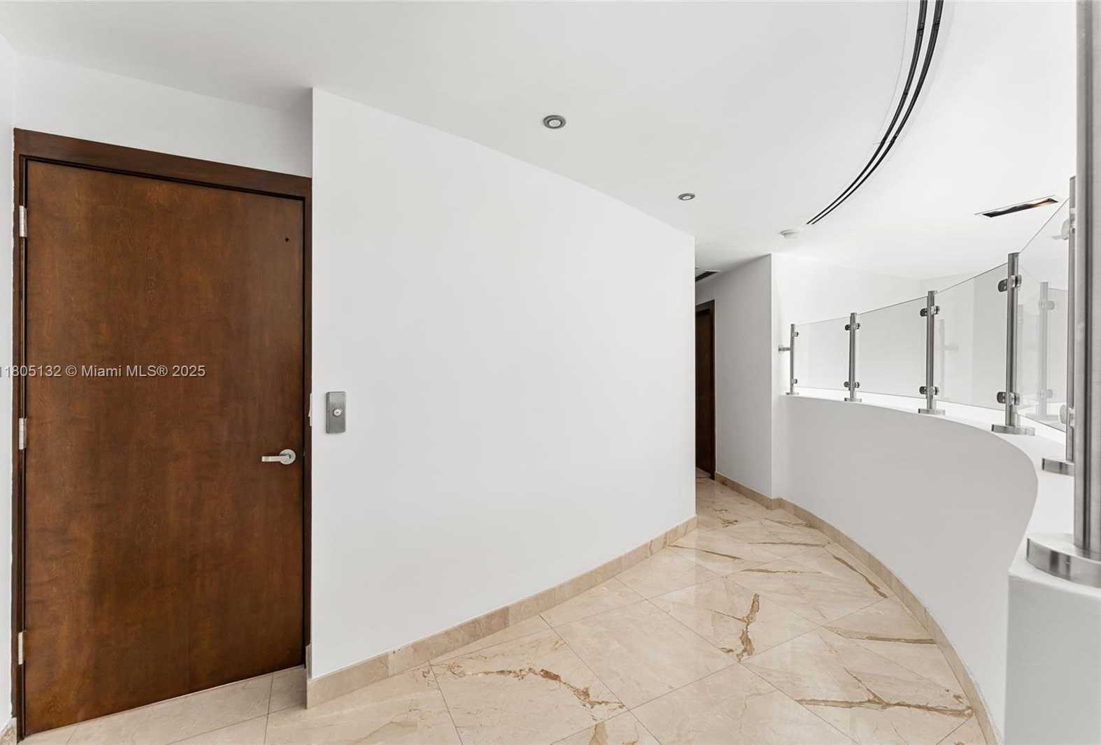 Small Image of 544 FERNWOOD RD #544, Key Biscayne Number 33