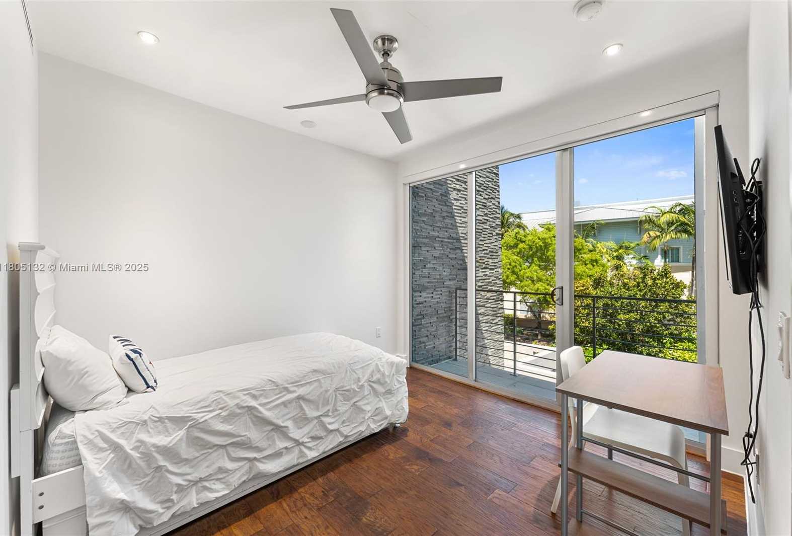 Small Image of 544 FERNWOOD RD #544, Key Biscayne Number 34