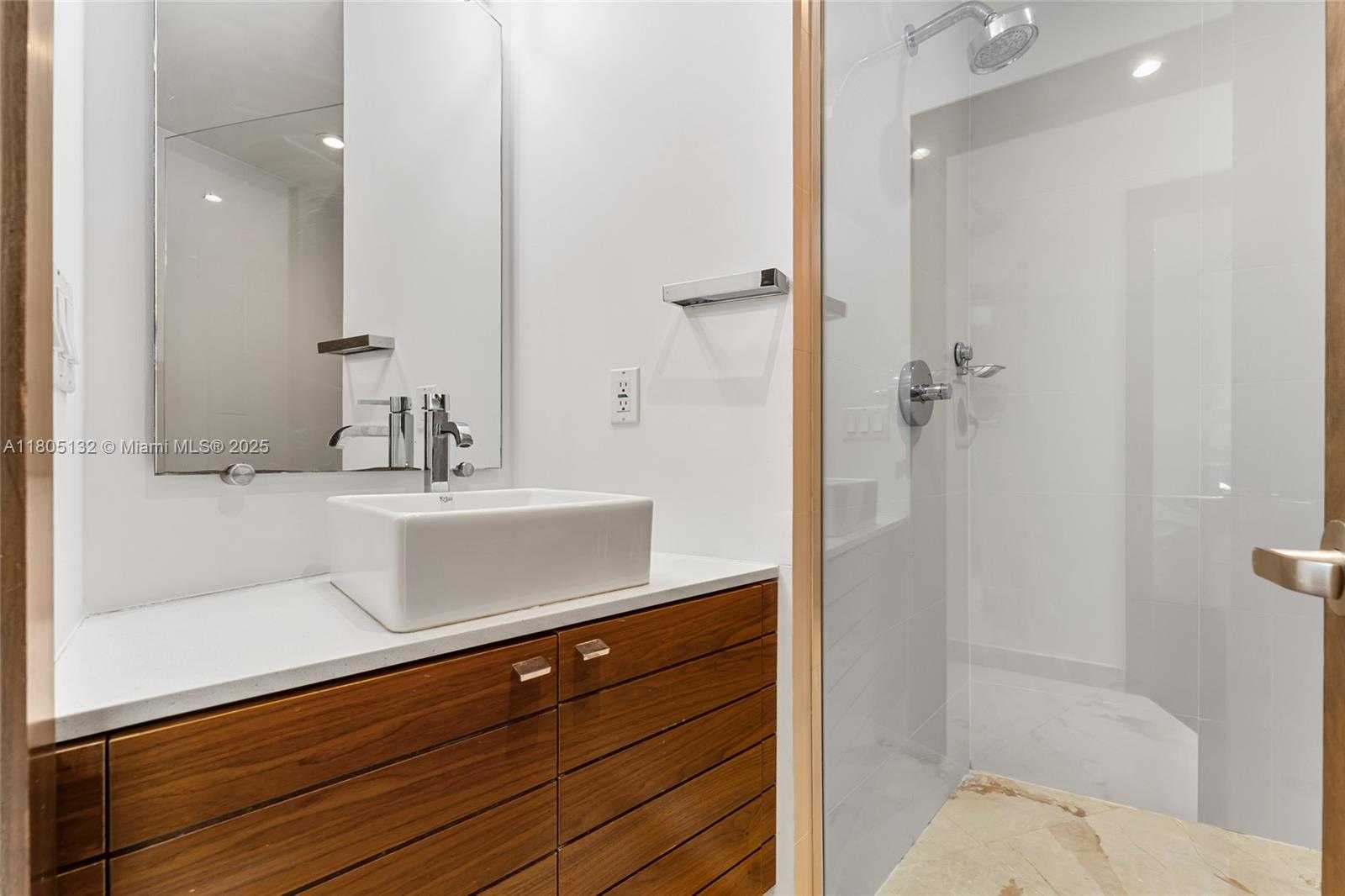 Small Image of 544 FERNWOOD RD #544, Key Biscayne Number 36