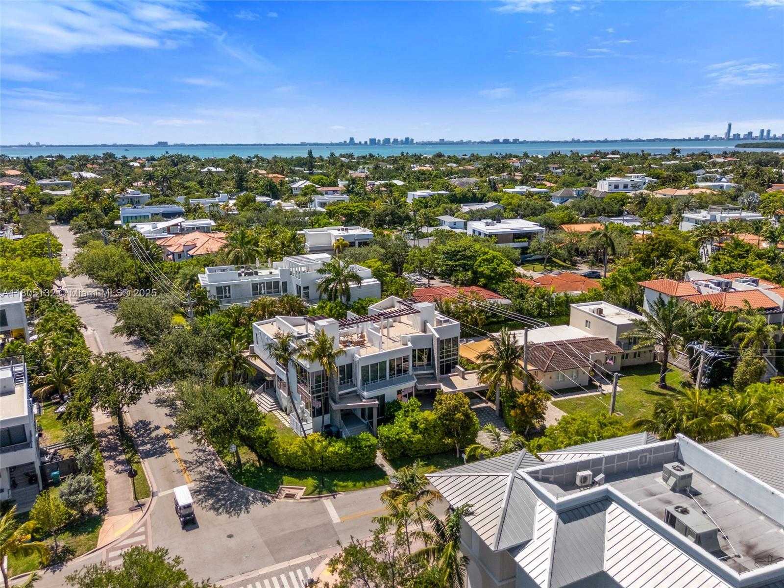 Small Image of 544 FERNWOOD RD #544, Key Biscayne Number 4