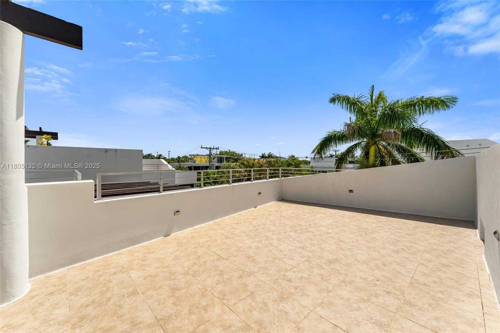 Small Image of 544 FERNWOOD RD #544, Key Biscayne Number 40