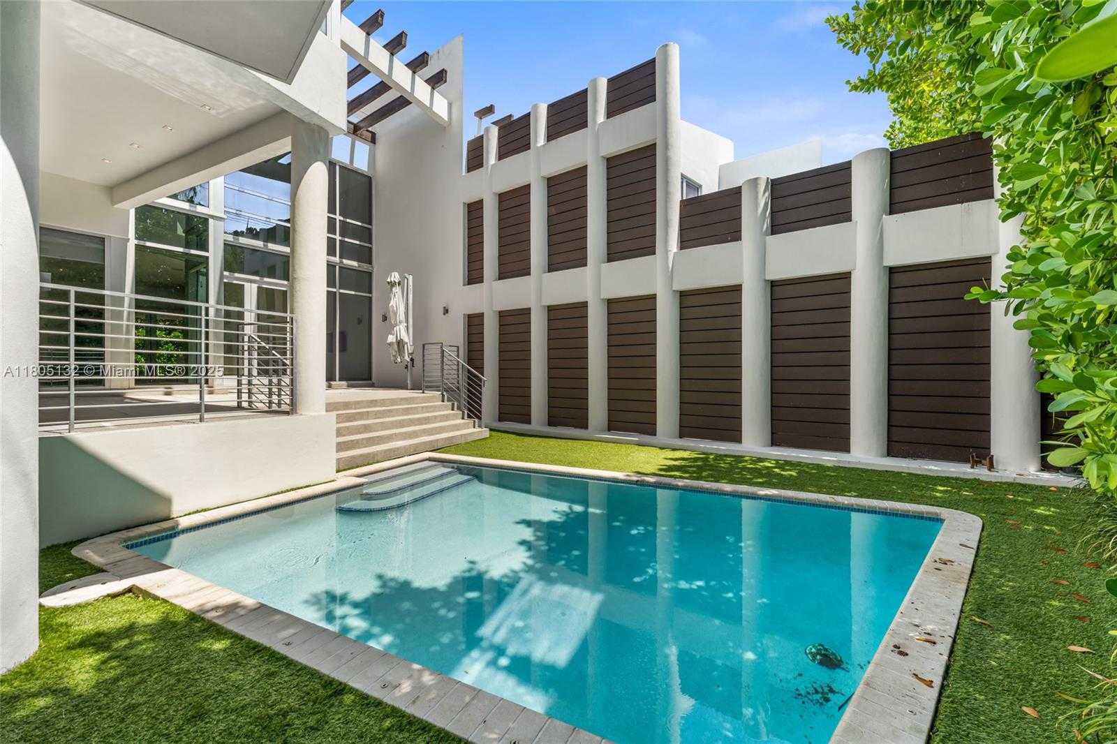 Small Image of 544 FERNWOOD RD #544, Key Biscayne Number 43