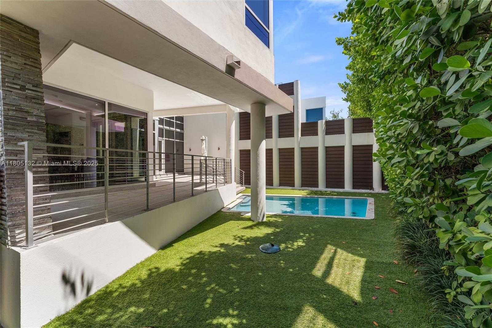 Small Image of 544 FERNWOOD RD #544, Key Biscayne Number 44