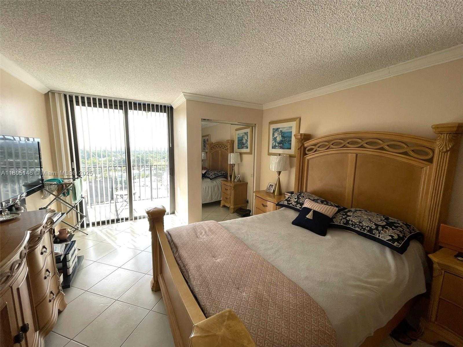Small Image of 2625 COLLINS AVE #1409, Miami Beach Number 13