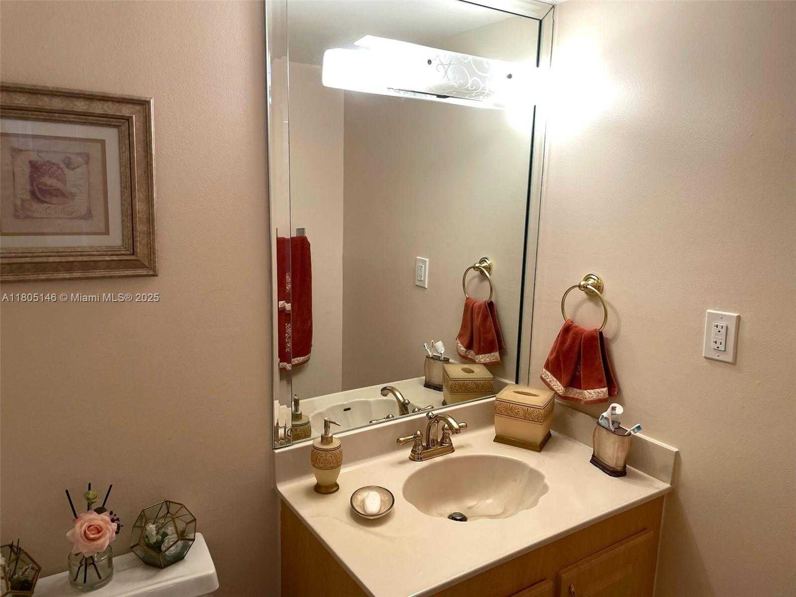 Small Image of 2625 COLLINS AVE #1409, Miami Beach Number 18