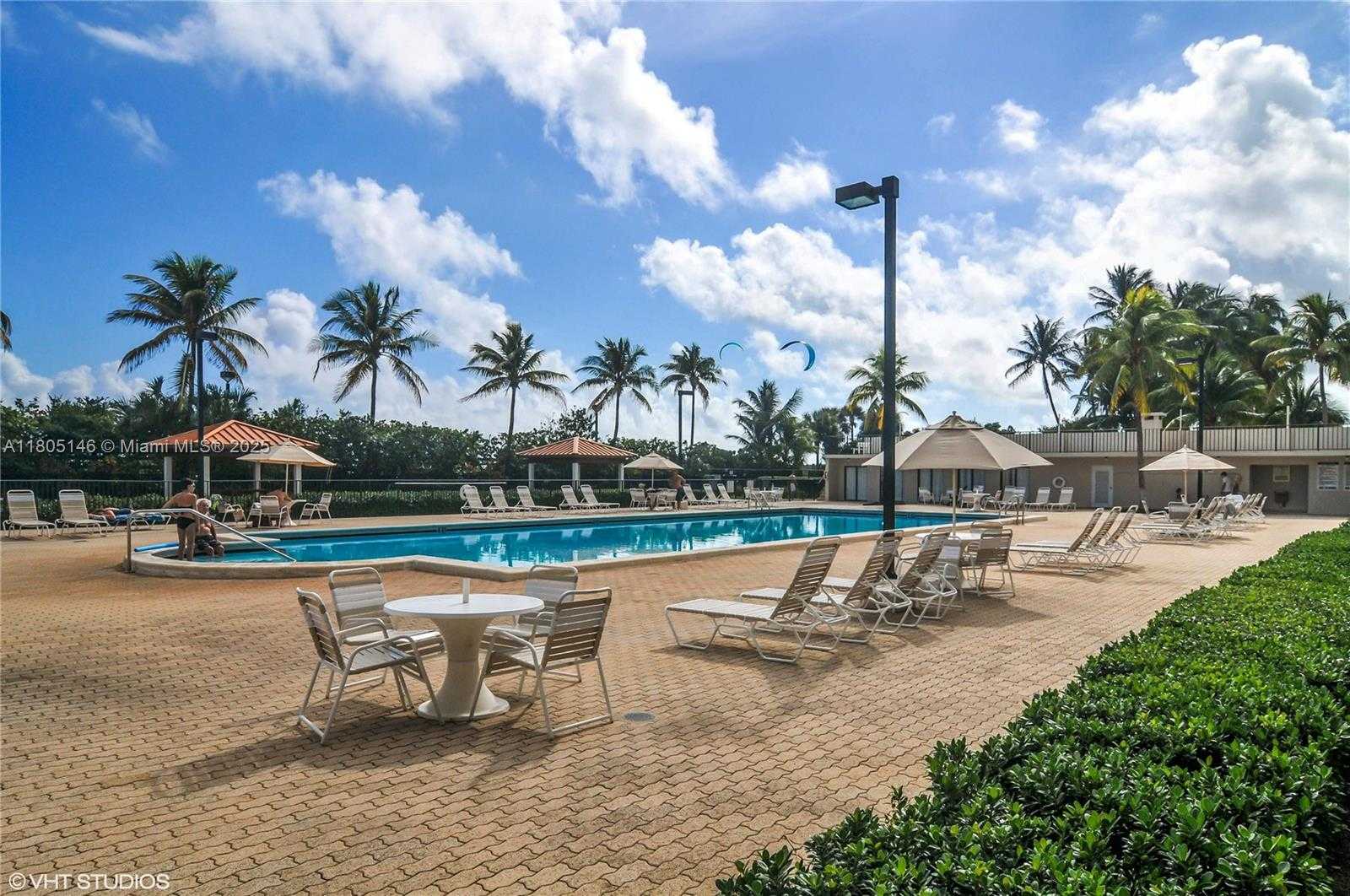 Small Image of 2625 COLLINS AVE #1409, Miami Beach Number 19