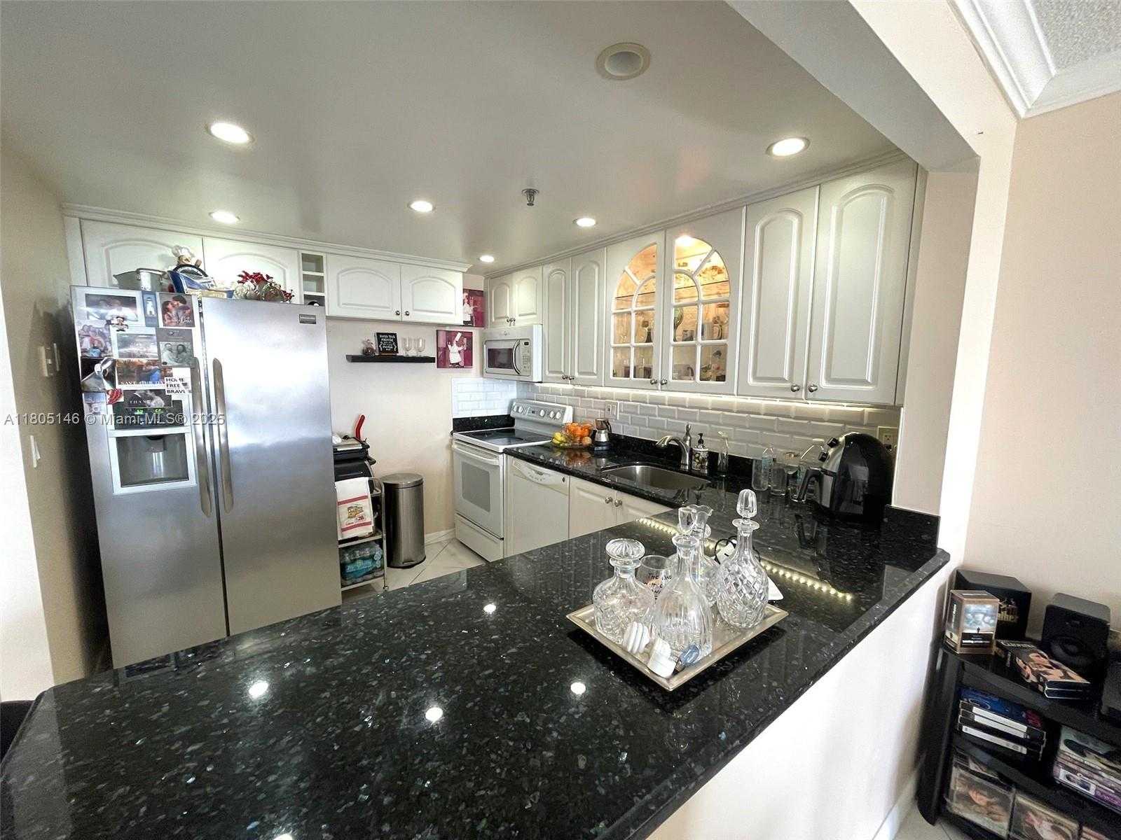 Small Image of 2625 COLLINS AVE #1409, Miami Beach Number 4